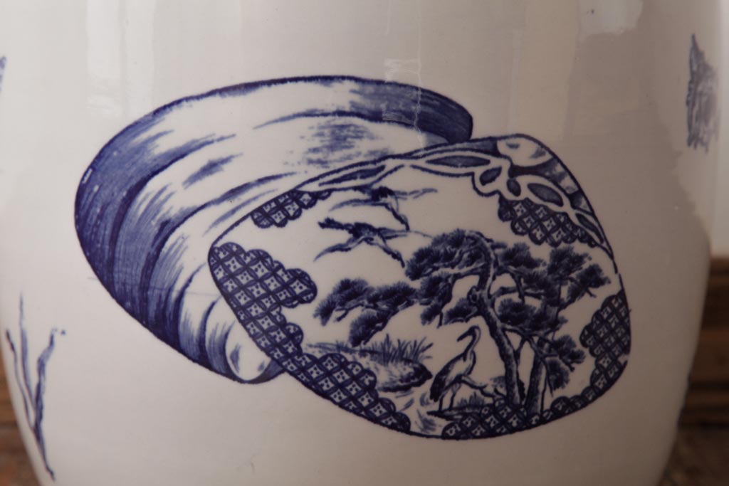 アンティーク雑貨　昭和期　染付　海を思わせる図柄が爽やかな瀬戸火鉢(鉢カバー)