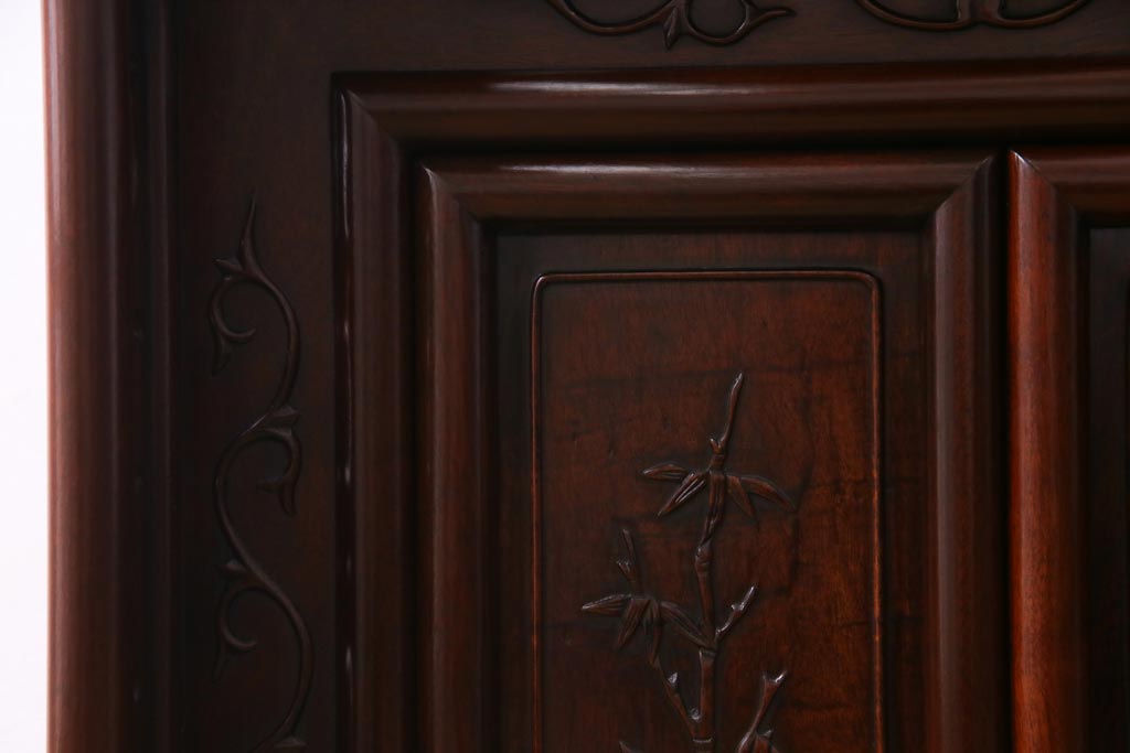 ビンテージ家具　昭和中期　花梨材　松竹梅の図　赤みがかった艶が美しい茶棚(飾り棚、飾棚、カリン材)