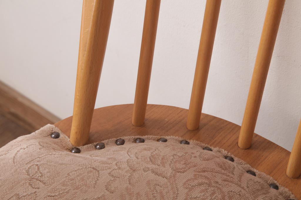 ヴィンテージ家具　イギリスビンテージ　ERCOL(アーコール)　フープバック　布張り座面のウィンザーチェア(ダイニングチェア、ワークチェア、椅子、ウインザーチェア)