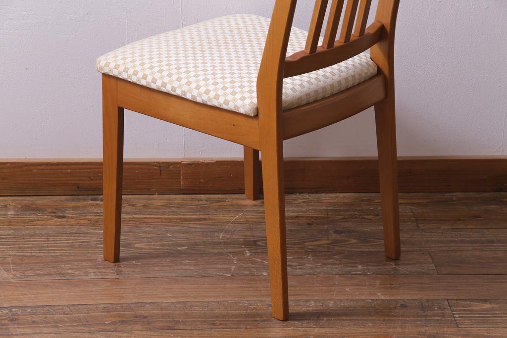 北欧家具  ビンテージ家具　チーク材　木のぬくもりと品のある佇まいが魅力的なダイニングチェア(椅子)(2)