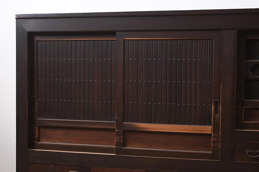 アンティーク家具　縦桟引き戸の近江水屋箪笥キャビネット(収納棚、戸棚)(R-036288)