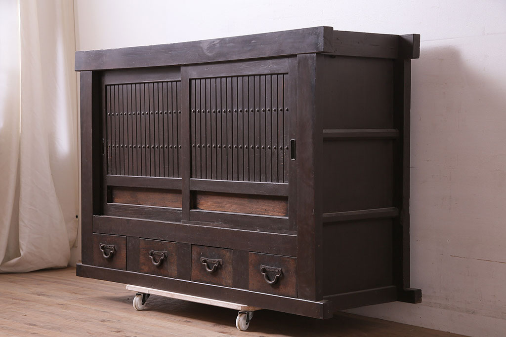 アンティーク家具　シンプルな四尺水屋箪笥(サイドボード、テレビ台)(R-036364)