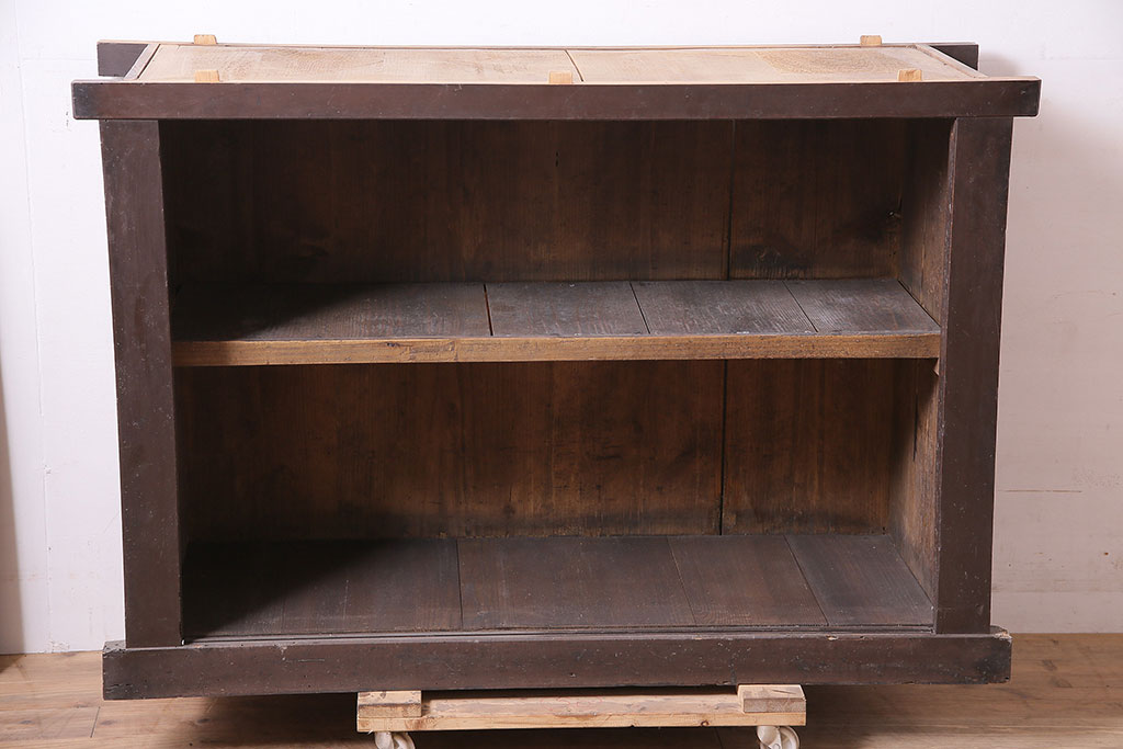 アンティーク家具　シンプルな四尺水屋箪笥(サイドボード、テレビ台)(R-036365)