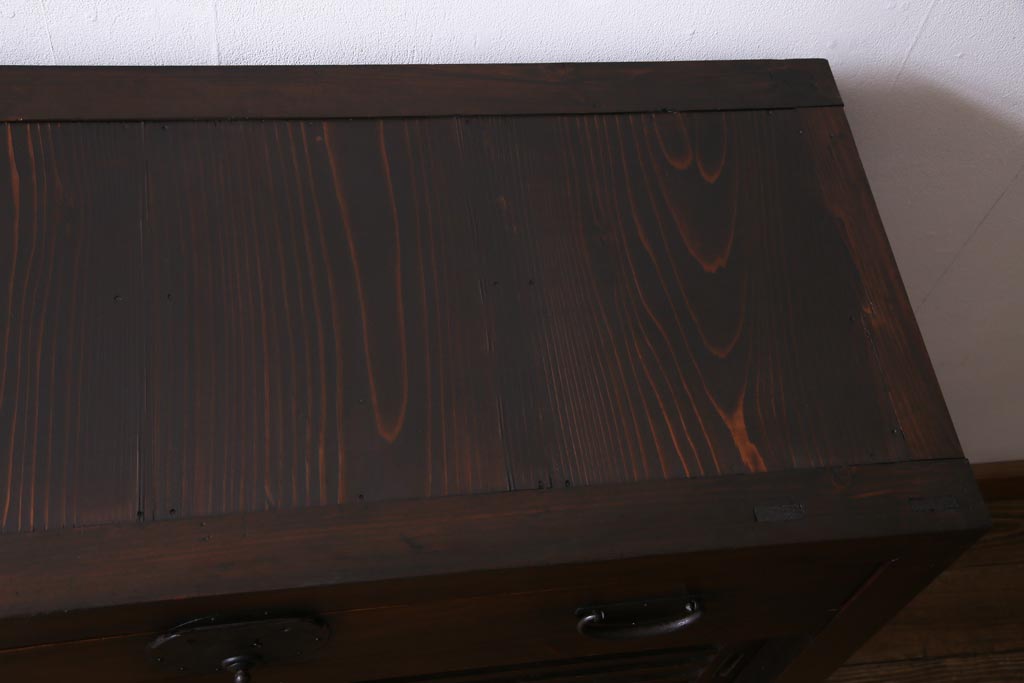 アンティーク家具　明治期　ヒノキ材　堅牢さと品格が漂うリメイク帳場箪笥(時代箪笥、収納棚、戸棚)
