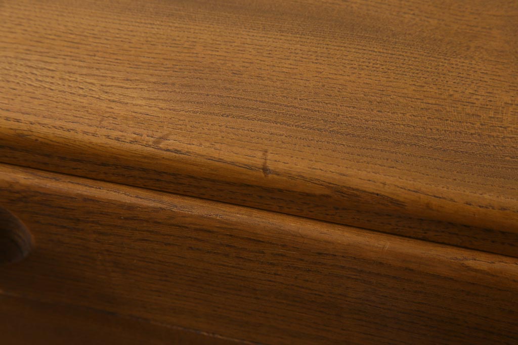ヴィンテージ家具　イギリス家具　ERCOL(アーコール)　柔らかな雰囲気を醸し出す北欧スタイルのキャビネット(収納棚、サイドボード、戸棚、ビンテージ)