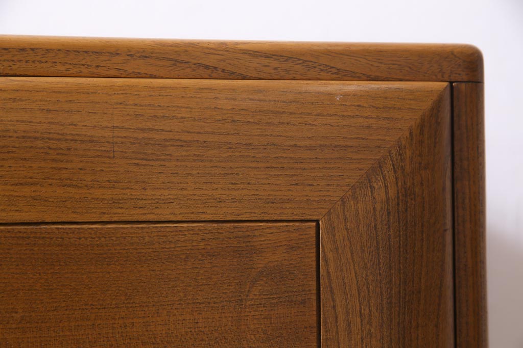 ヴィンテージ家具　イギリス家具　ERCOL(アーコール)　柔らかな雰囲気を醸し出す北欧スタイルのキャビネット(収納棚、サイドボード、戸棚、ビンテージ)