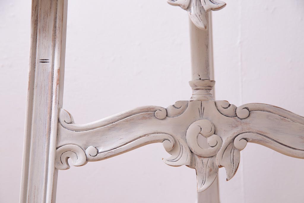 アンティーク雑貨　フランス輸入家具　ペイント　ロココ様式　フレンチスタイルを盛り上げるイーゼル(画架、ディスプレイ)