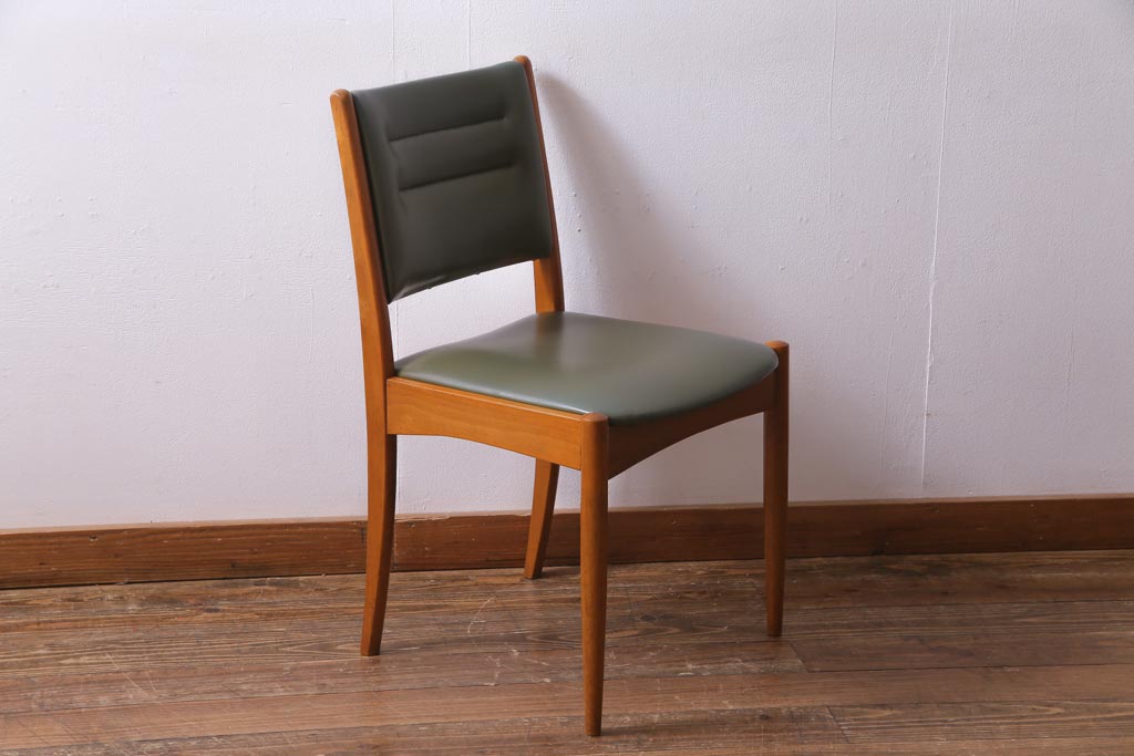 ヴィンテージ家具　北欧ビンテージ　チーク材　ビンテージ感あふれる色合いが魅力的なダイニングチェア(椅子)(1)