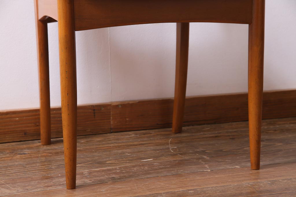 ヴィンテージ家具　北欧ビンテージ　チーク材　ビンテージ感あふれる色合いが魅力的なダイニングチェア(椅子)(1)
