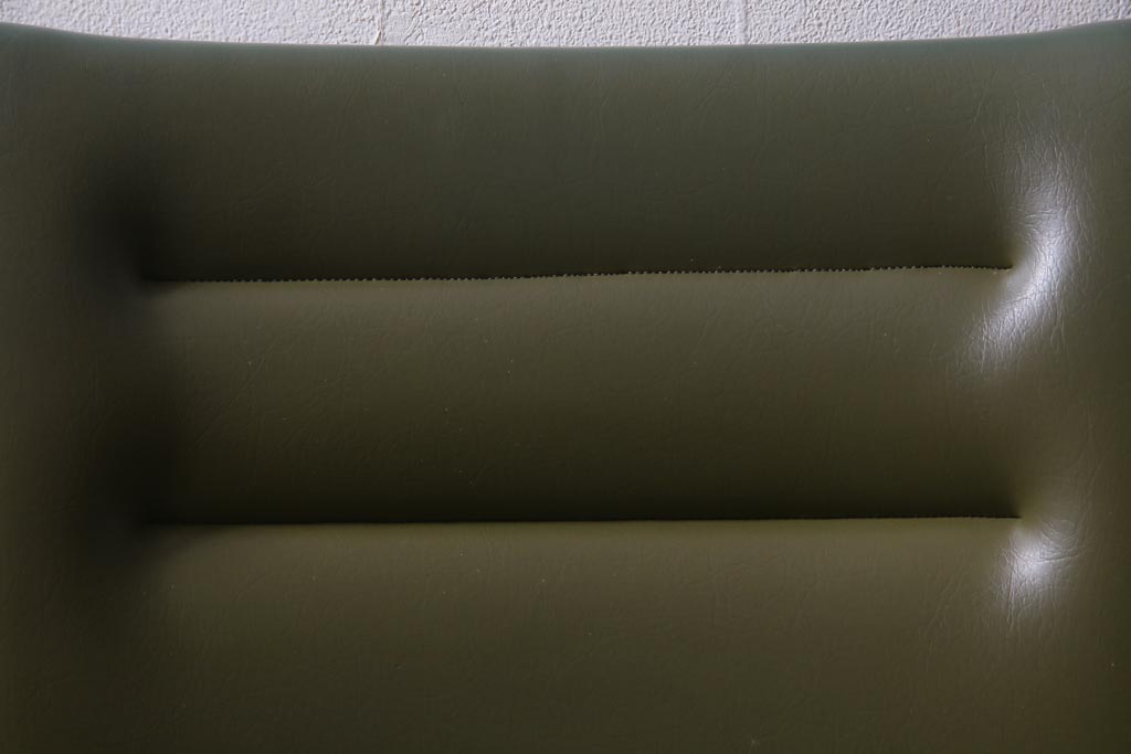 ヴィンテージ家具　北欧ビンテージ　チーク材　ビンテージ感あふれる色合いが魅力的なダイニングチェア(椅子)(2)