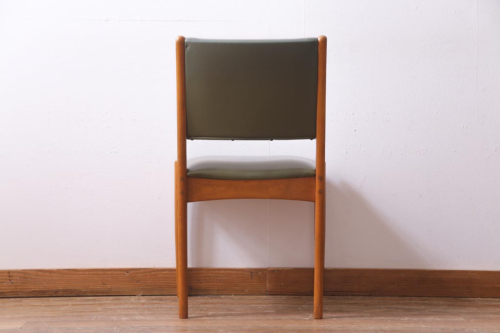 ヴィンテージ家具　北欧ビンテージ　チーク材　ビンテージ感あふれる色合いが魅力的なダイニングチェア(椅子)(3)