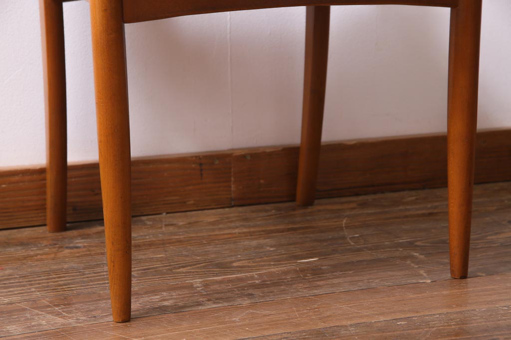 ヴィンテージ家具　北欧ビンテージ　チーク材　ビンテージ感あふれる色合いが魅力的なダイニングチェア(椅子)