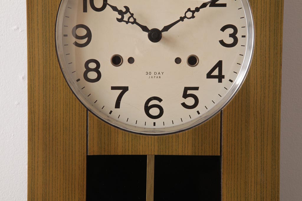 レトロ雑貨　昭和中期　SEIKO(セイコー)　内部交換済・電池式　30DAY　直線を意識したデザインの掛け時計(柱時計、振り子時計)