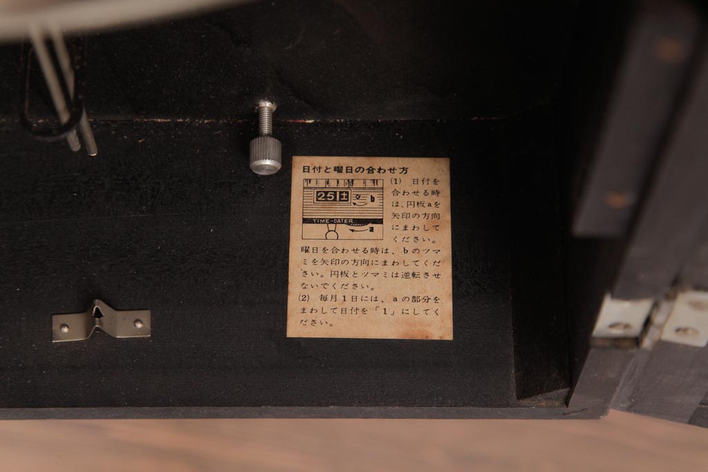 レトロ雑貨　昭和中期　SEIKO(セイコー)　内部交換済・電池式　30DAY　直線を意識したデザインの掛け時計(柱時計、振り子時計)