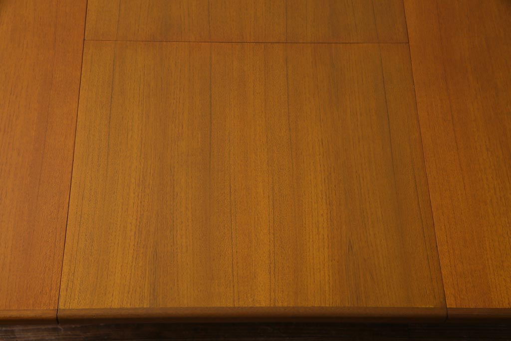 ヴィンテージ家具　北欧家具　McIntosh(マッキントッシュ)　チーク材　洗練されたデザインが素敵なエクステンションテーブル(ラウンドテーブル、ダイニングテーブル、ビンテージ)