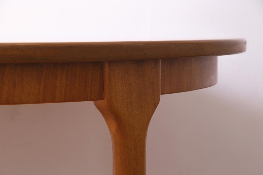 ヴィンテージ家具　北欧家具　McIntosh(マッキントッシュ)　チーク材　洗練されたデザインが素敵なエクステンションテーブル(ラウンドテーブル、ダイニングテーブル、ビンテージ)