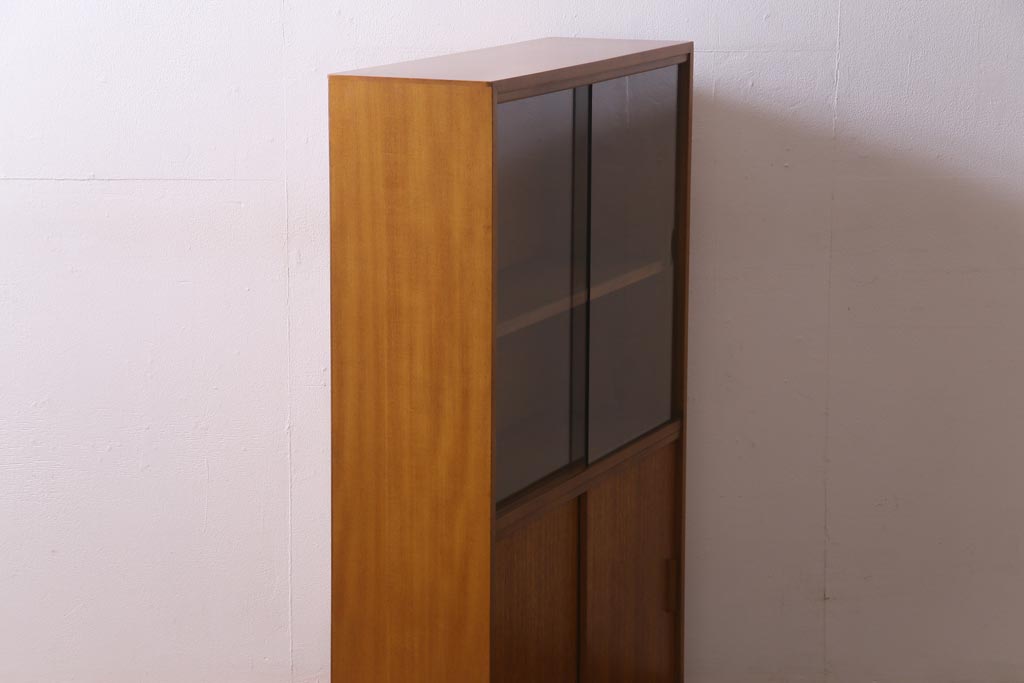 ビンテージ家具　HERBERT E. GIBBS(ハーバート・E・ギブス)　チーク材　シンプルで合わせやすいイギリスヴィンテージのキャビネット(収納棚、飾り棚)