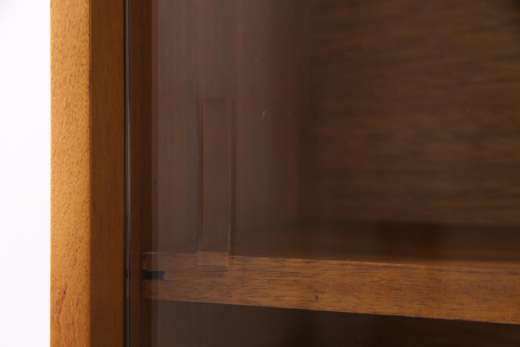 ビンテージ家具　HERBERT E. GIBBS(ハーバート・E・ギブス)　チーク材　シンプルで合わせやすいイギリスヴィンテージのキャビネット(収納棚、飾り棚)