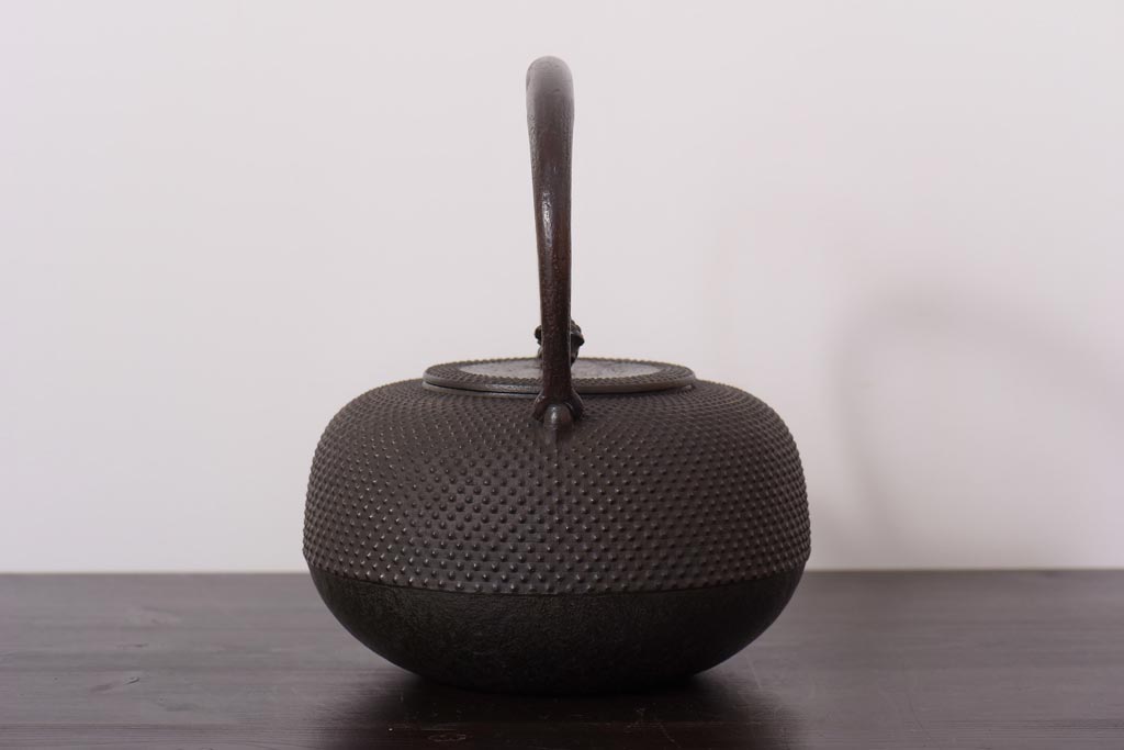 Amazon.co.jp: 南部鉄瓶 南部鉄器 南部秀山 アンティーク鉄瓶