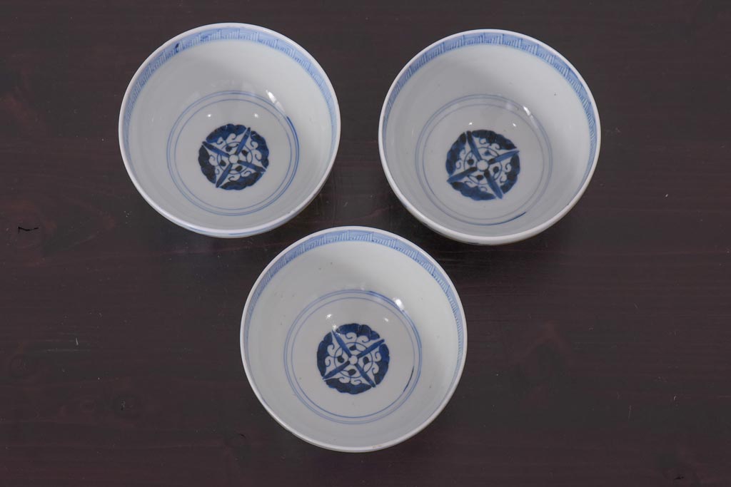 アンティーク雑貨　江戸期　伊万里　鳳凰　蓋付き茶碗3客セット(和食器)(R-036530)