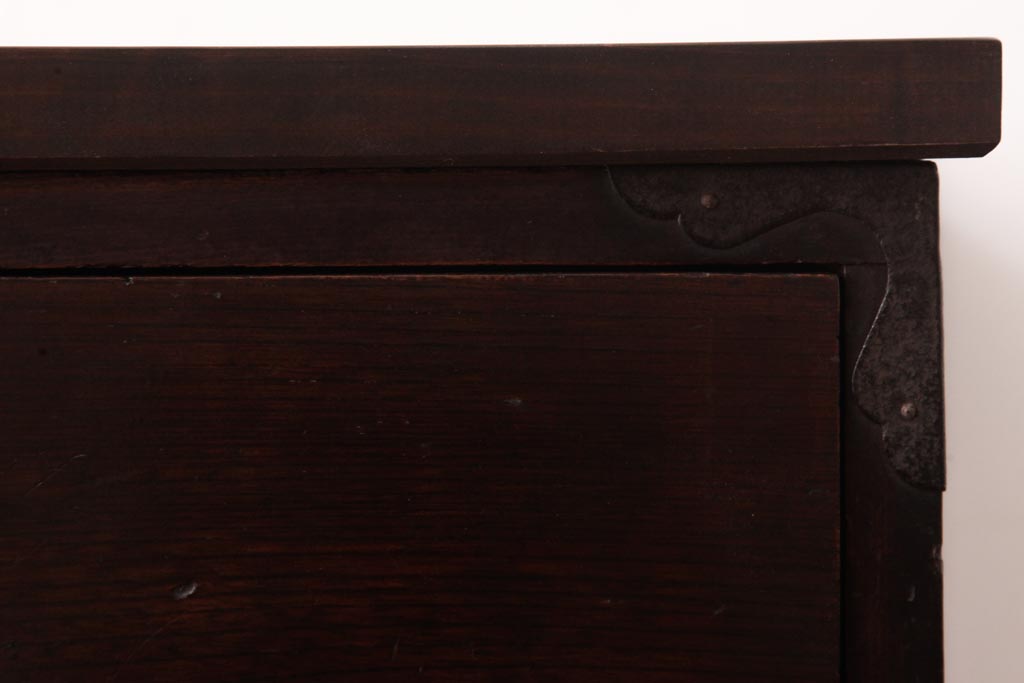 アンティーク家具　引き出し2段　前面ケヤキ材　天板リメイク　丸金具の意匠が上品な二本松箪笥(ローボード、アンティークチェスト、テレビ台)
