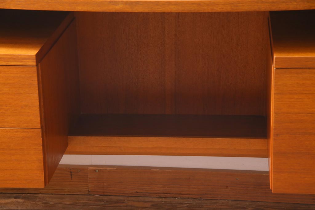 ビンテージ家具　イギリスヴィンテージ　G-PLAN(ジープラン)　Quadrille(クヮドリール)　柔らかな木色のチーク材製ドレッサー(サイドボード)