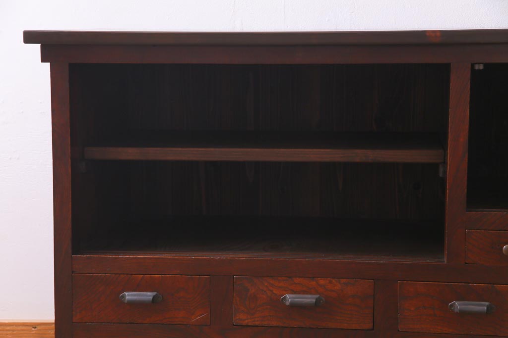 アンティーク家具　大正昭和初期　天板リメイク　天板をカウンターとして使える便利な収納棚(作業台、戸棚)