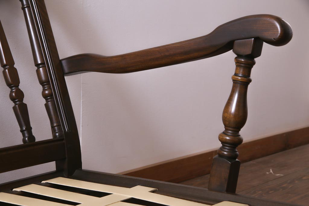 ヴィンテージ家具　イギリスビンテージ　ERCOL(アーコール)　クラシカルな3人掛けソファ(アームソファ)