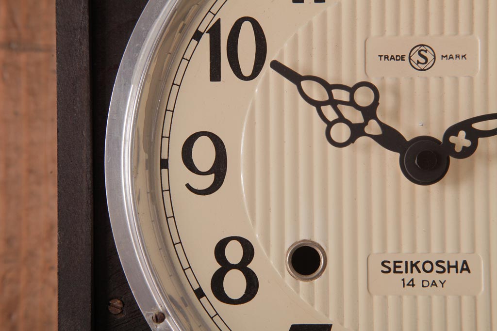 アンティーク雑貨　SEIKOSHA(精工舎、セイコー)　内部交換済・電池式　14DAY　丸みのあるフォルムの掛時計(柱時計、振り子時計)(R-036558)