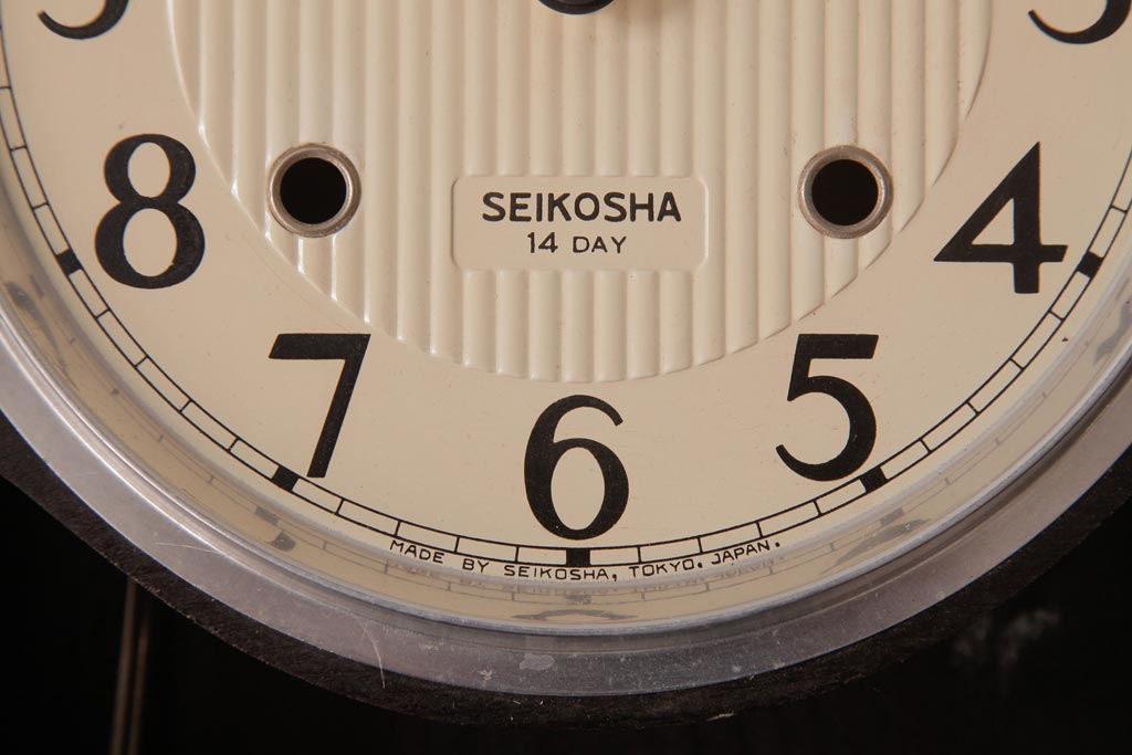 アンティーク雑貨　SEIKOSHA(精工舎、セイコー)　内部交換済・電池式　14DAY　丸みのあるフォルムの掛時計(柱時計、振り子時計)(R-036558)