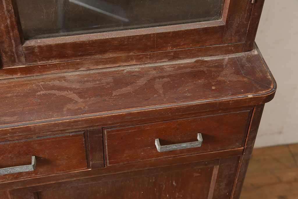 アンティーク家具　昭和レトロ　深みのある木色から温もりを感じる食器棚(キャビネット、収納棚)(R-036618)