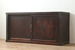 リメイク家具　明治期　松材　古材が味わい深いパタパタ扉の脚付きローボード(下駄箱、リビングボード、収納棚)(1)