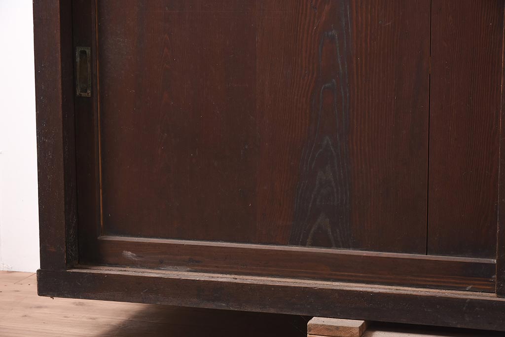アンティーク家具　欅(ケヤキ)材・ヒノキ材・桜材　シンプルで重厚な収納箪笥(木製キャビネット、収納棚、飾り棚、ガラスケース)(R-036680)