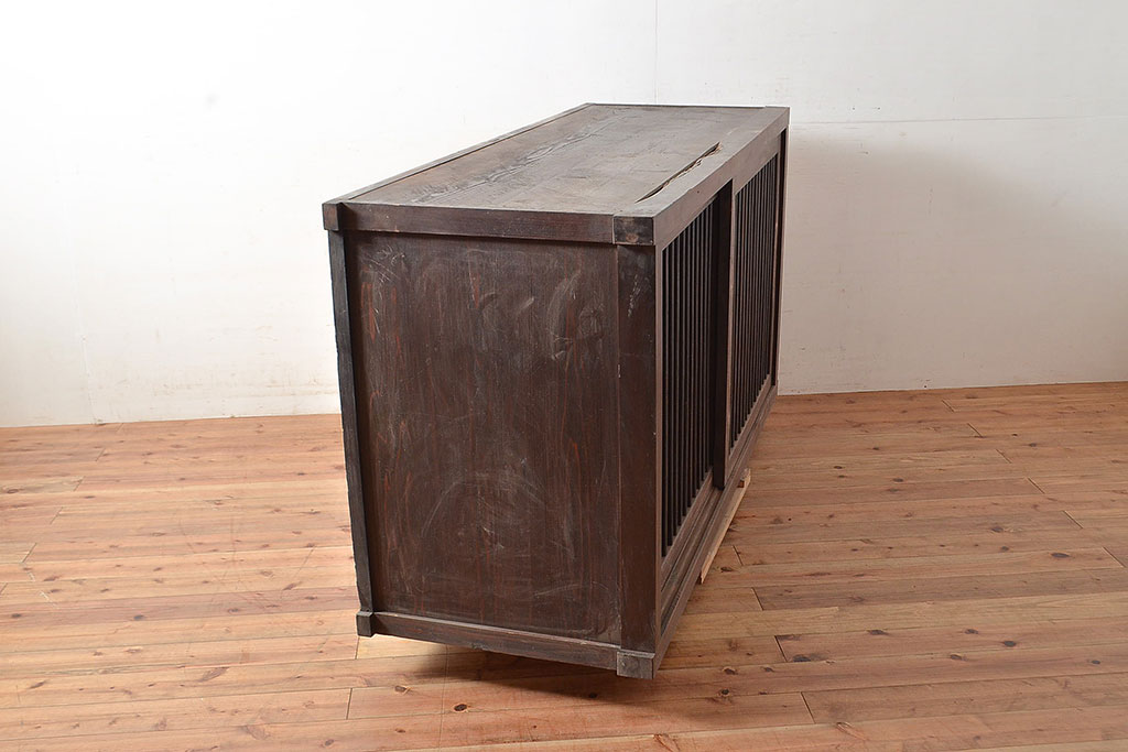 アンティーク家具　桟の引き戸が魅力の古い収納箪笥(サイドボード、テレビ台)(R-036710)