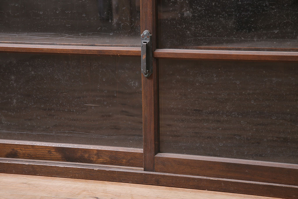 アンティーク家具　昭和中期　クリアガラス　シンプルデザインが魅力のレトロなローボード(テレビ台、収納棚、飾り棚)(R-036714)