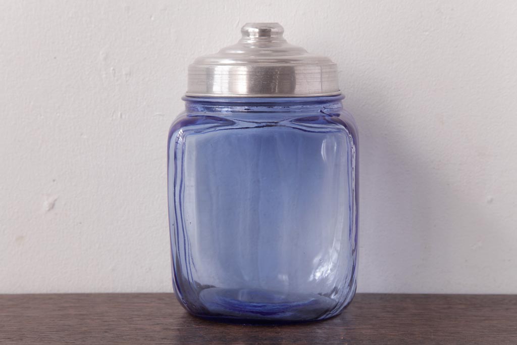 レトロ雑貨　ブルーが爽やかな昭和レトロの小振りなガラスビン(ガラス瓶、角瓶)(R-036735)