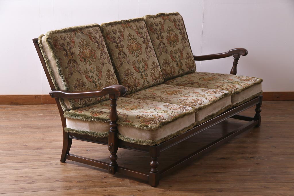 ヴィンテージ家具　イギリスビンテージ　ERCOL(アーコール)　シックなカントリースタイルに合う3人掛けソファ(アームソファ)(R-036741)