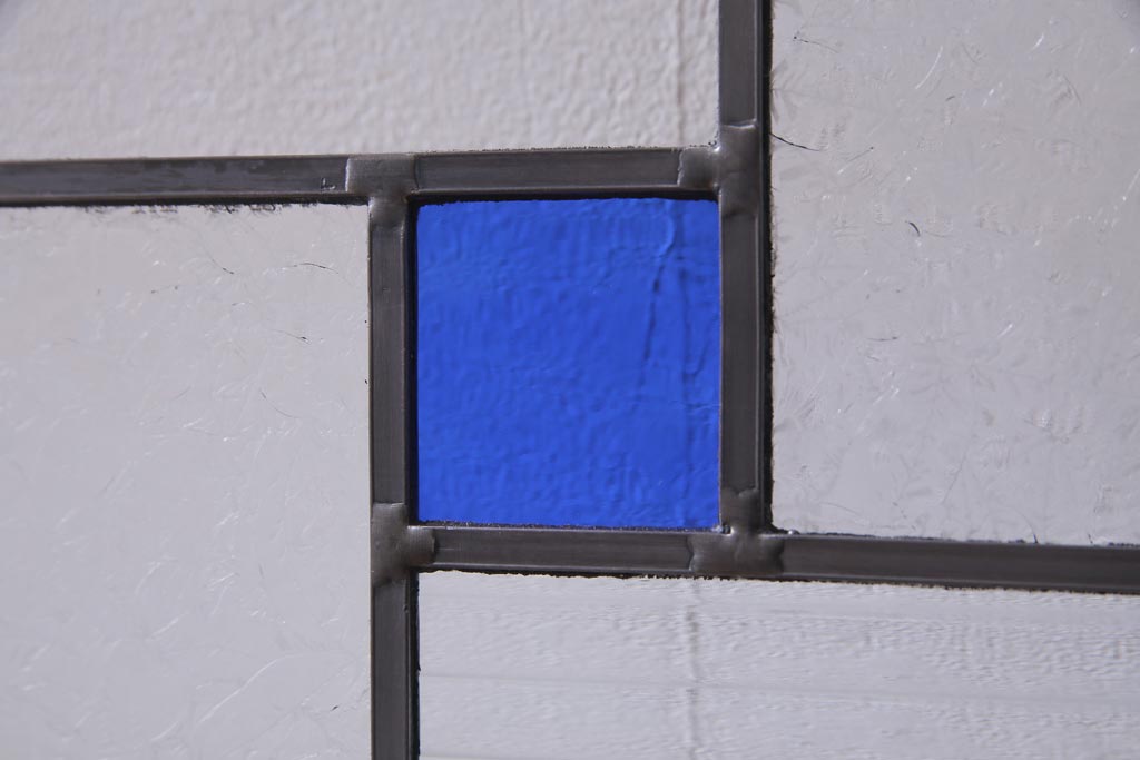 アンティーク建具　ラフジュ工房オリジナルステンドグラス　結霜ガラス・モールガラス入り　アンティークペイントに色ガラスが映える板戸2枚セット(建具、引き戸)