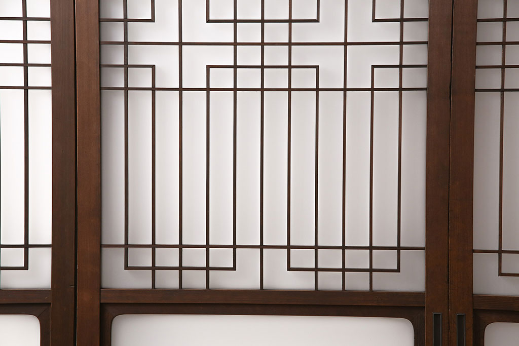 【セミオーダー家具実例】昭和中期の組子ガラス戸4枚を高品質リペア。ガラスは上下段共にすりガラスへ差し替え、V型の戸車を取り付けました。ご希望の濃い茶色へ着色し木目がよりくっきりと現れ、和の趣溢れる仕上がりに!(引き戸、建具)
