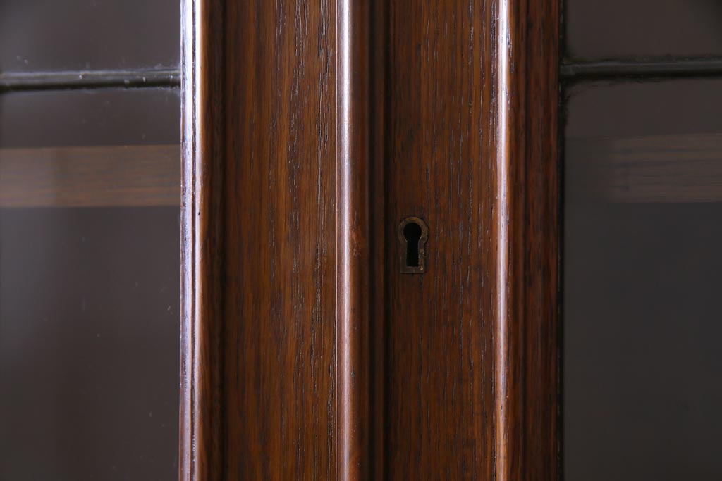 アンティーク家具　ステンドグラスが上品なイギリスアンティークのオーク材製ブックケース(カップボード、収納棚、キャビネット)(R-036817)