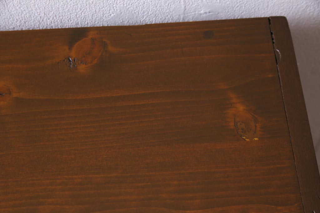 アンティーク家具　結霜ガラス入り　リメイク　脚付き　桃の取っ手がアクセントになったテレビ台(収納棚、キャビネット、戸棚、リビングボード)