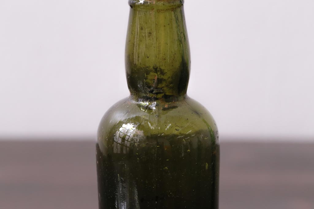 アンティーク雑貨　イギリスビンテージ　おしゃれなディスプレイに活躍するボトル4個セット(ガラスビン、瓶)(R-036849)