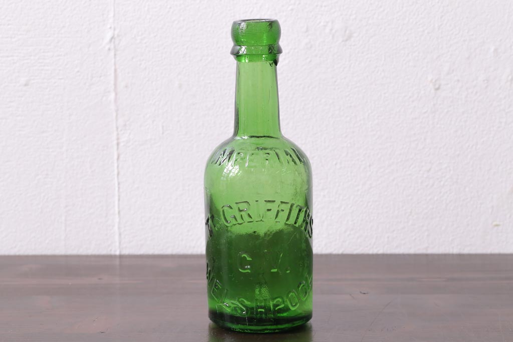 アンティーク雑貨　イギリスビンテージ　おしゃれなディスプレイに活躍するボトル4個セット(ガラスビン、瓶)(R-036849)