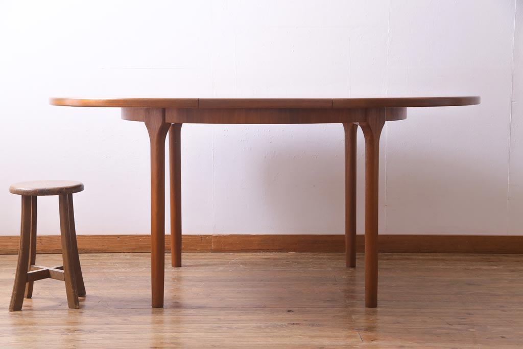 ヴィンテージ家具　北欧ビンテージ　チーク材　McIntosh(マッキントッシュ)　洗練されたデザインが素敵なエクステンションテーブル(ラウンドテーブル)(R-036864)