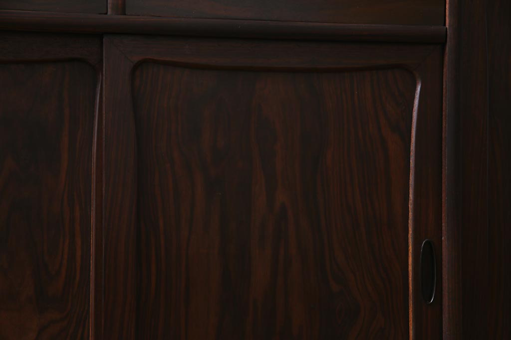 アンティーク家具　指物家具　上手物!　縞黒檀材・栓材・桐材　上質な作りの茶箪笥(和タンス、違い棚、桐箪笥、桐たんす)(R-036865)