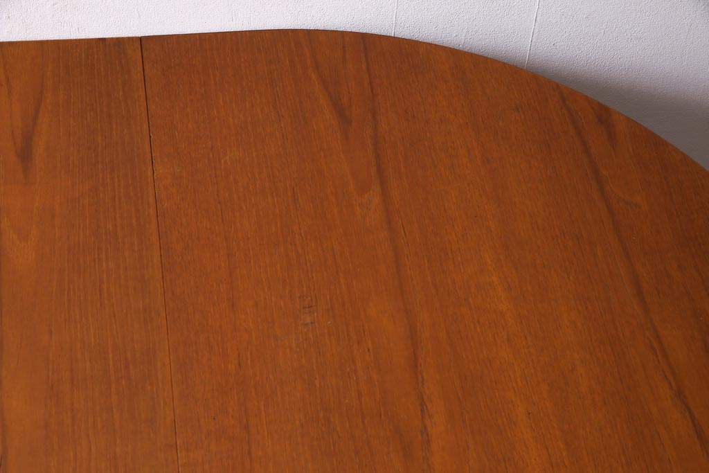 ヴィンテージ家具　北欧ビンテージ　チーク材　スタイリッシュなデザインが目を惹くバタフライテーブル(エクステンションテーブル、ラウンドテーブル)