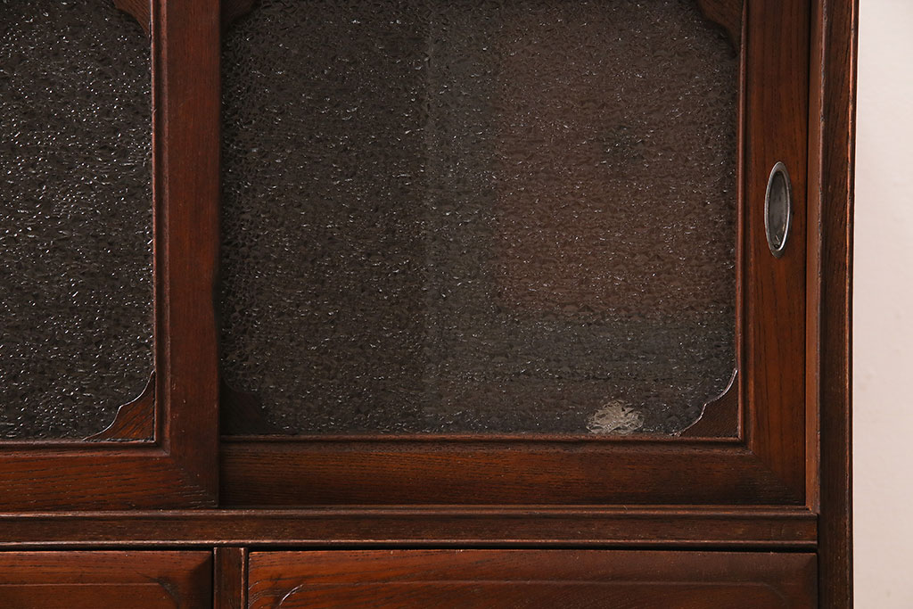 レトロ家具　大正昭和初期　ニレ材　ダイヤガラス　上品な印象のサイドボード(テレビ台、収納棚、戸棚)(R-036908)