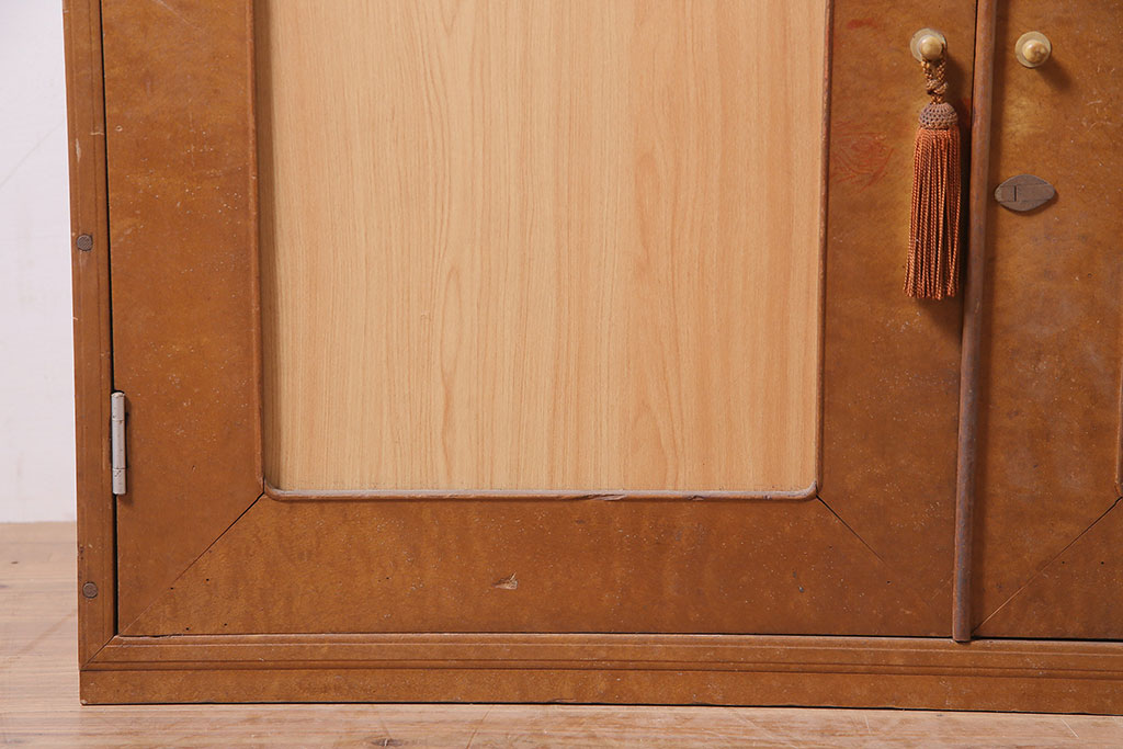 アンティーク家具　昭和中期　木製扉付きの和レトロなテレビ台(ローボード、収納棚)(R-036914)