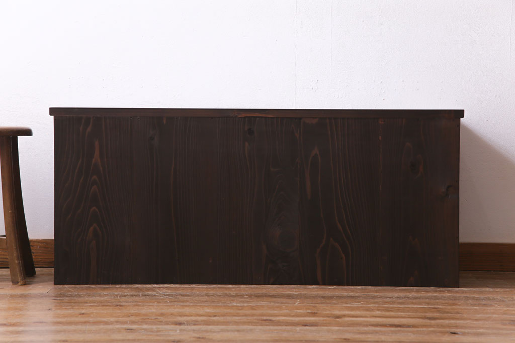アンティーク家具　大正期　前面栓材　天板リメイク　倹飩式の扉が趣き溢れるチェスト(テレビ台、引き出し、箪笥)