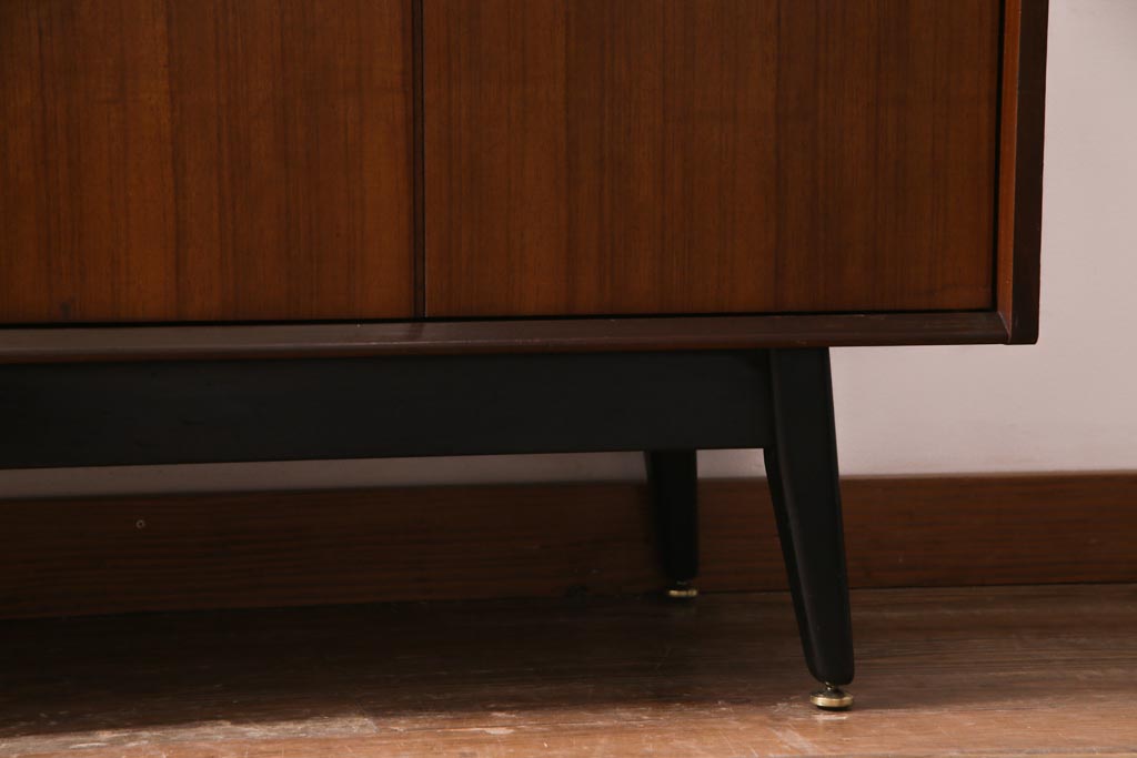ヴィンテージ家具　北欧ビンテージ　G-PLAN　BBシリーズ　引き手がおしゃれな雰囲気を高めるサイドボード(リビングボード、収納棚)(R-036938)